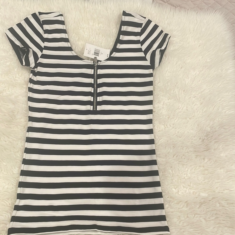 Striped black and white top.